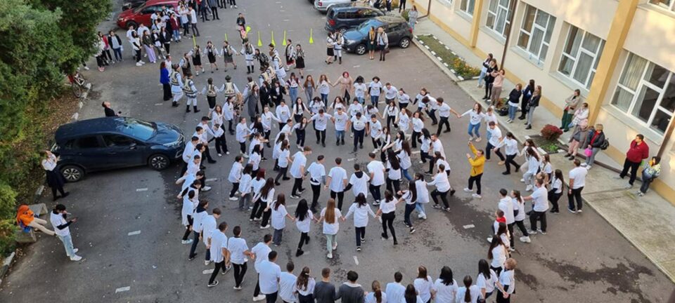 Creațiile artistice ale tinerilor români și ucraineni, subiectul central al unui festival organizat la Suceava, pentru promovarea păcii peste graniță