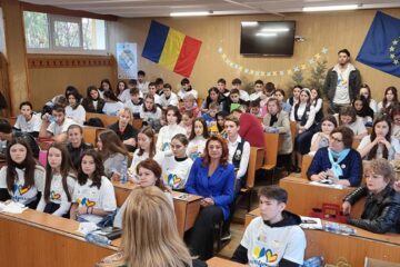 Creațiile artistice ale tinerilor români și ucraineni, subiectul central al unui festival organizat la Suceava, pentru promovarea păcii peste graniță