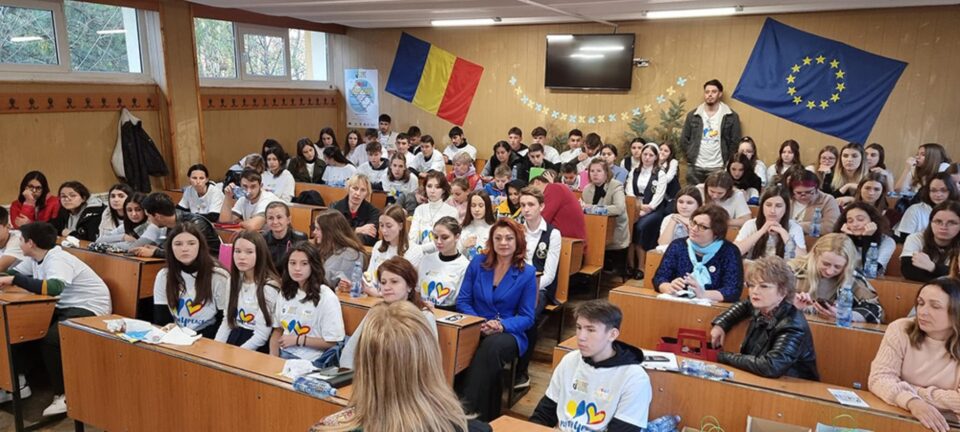 Creațiile artistice ale tinerilor români și ucraineni, subiectul central al unui festival organizat la Suceava, pentru promovarea păcii peste graniță