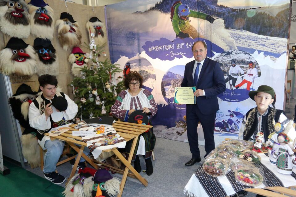 Niculai Barbă a fost prezent la lansarea rutei Mesteri populari si mestesuguri traditionale din Romania Niculai Barbă a fost prezent la lansarea rutei Mesteri populari si mestesuguri traditionale din Romania