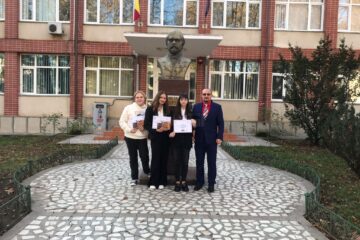 Doi elevi ai Colegiului ”E. Hurmuzachi” și-au adjudecat Premiul I la un concurs de istorie