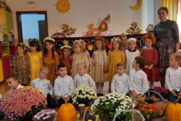 „Crizanteme, culoare și poezie”, la Școala Gimnazială Nr. 1 Iaslovăț
