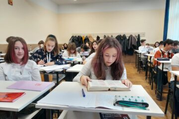 Proiectul „Să citim Biblia împreună!”, la Colegiul Național „Petru Rareș” Suceava