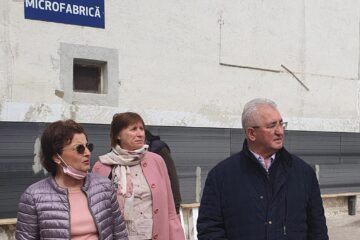 Primarul Ion Lungu a verificat în teren stadiul de realizare a modernizării Microfabricii, care se face pe fonduri europene
