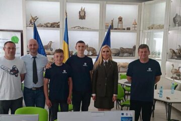 Profesori alături de cei doi elevi care vor reprezenta colegiul la campionatul european