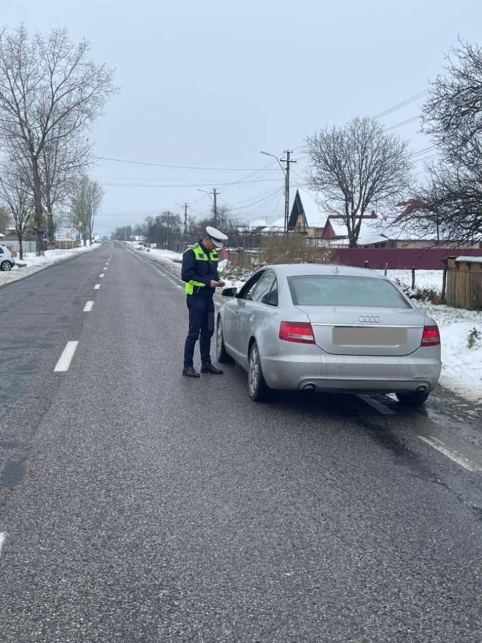 Polițiștii vor efectua controale în trafic pentru a vedea dacă mașinile sunt echipate cu anvelope de iarnă