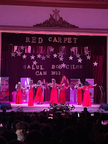 Balul Bobocilor de la Colegiul „Andronic Motrescu” pe „Red Carpet”