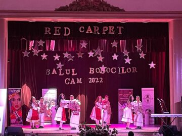 Balul Bobocilor de la Colegiul „Andronic Motrescu” pe „Red Carpet”