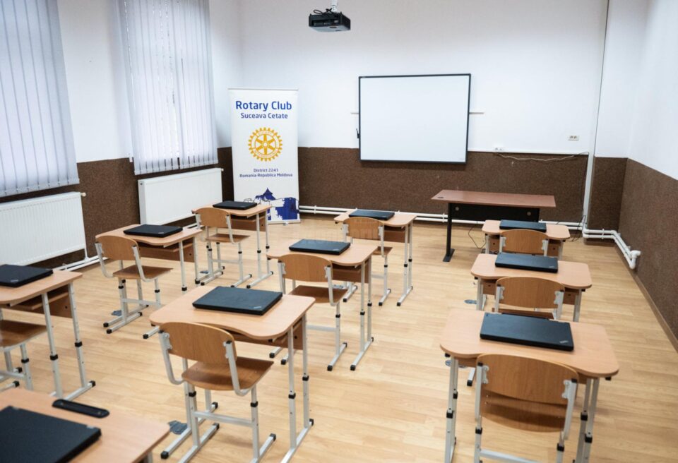 Laborator modern de informatică amenajat de Rotary Club Suceava Cetate la Școala Gimnazială Giurgești 2