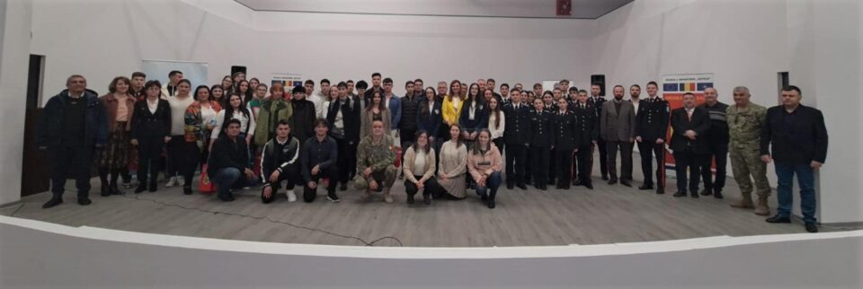 Elevii militari câmpulungeni s-au clasat pe podiumul unui concurs de istorie. Foto Gabriela Șerban