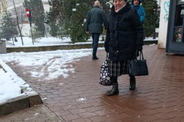 Gheata pe trotuarele din oraș