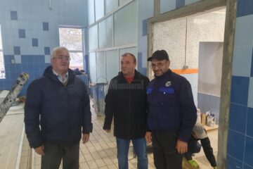 Bazinul de înot de la Școala Generală nr. 3 este în curs de modernizare, fiind a doua repera'ie capitală în 15 ani 2