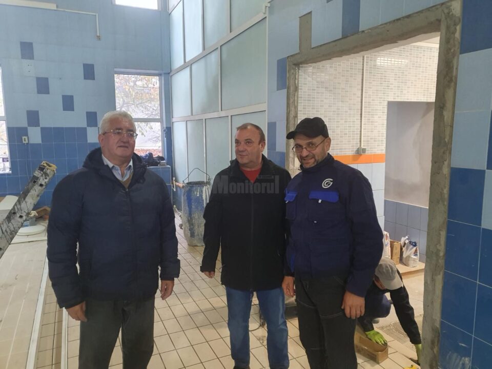 Bazinul de înot de la Școala Generală nr. 3 este în curs de modernizare, fiind a doua repera'ie capitală în 15 ani 2