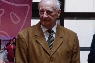 Artistul plastic Radu Bercea la vernisajul expoziției sale de la teatru