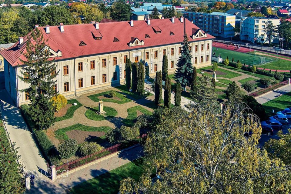 Colegiul Național „Eudoxiu Hurmuzachi” Foto Doru Clipa