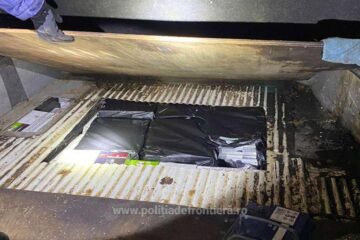 Microbuz indisponibilizat după ce în podeaua acestuia s-au găsit țigări de contrabandă