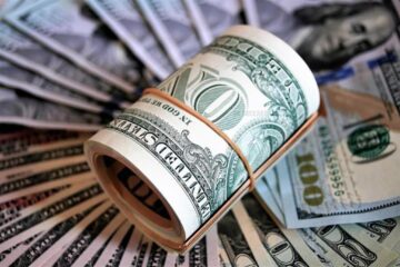 Vameșul sucevean cu state vechi de plată în sistem ar fi luat mită aproape 25.000 de dolari. Foto bani.md