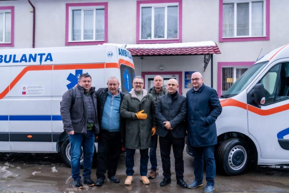 Uniunea Națională a Barourilor din România a donat trei ambulanțe către spitale din Ucraina Uniunea Națională a Barourilor din România a donat trei ambulanțe către spitale din Ucraina