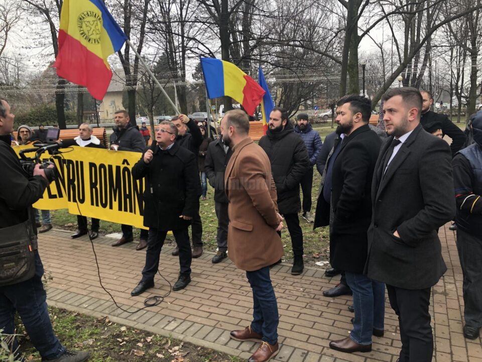 Protest AUR în fața Primăriei Municipiului Rădăuți