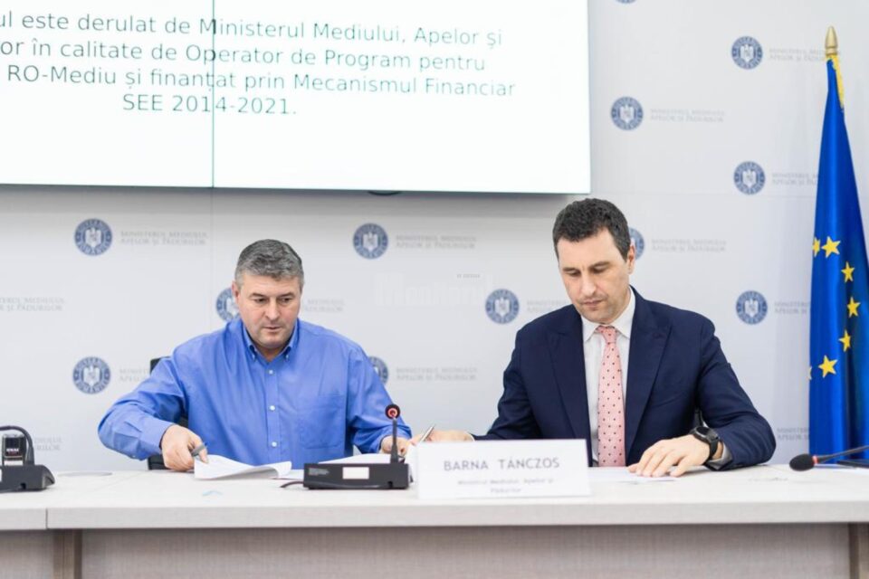 Primarul Cătălin Coman a semnat contractul pentru o finanțare de 8,2 milioane de lei pentru închiderea gropii de gunoi din Fălticeni
