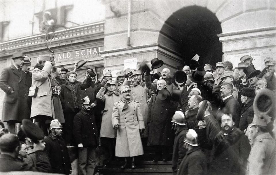 Iancu Flondor și generalul Zadik anunță votarea Unirii Bucovinei, 28 noiembrie 1918