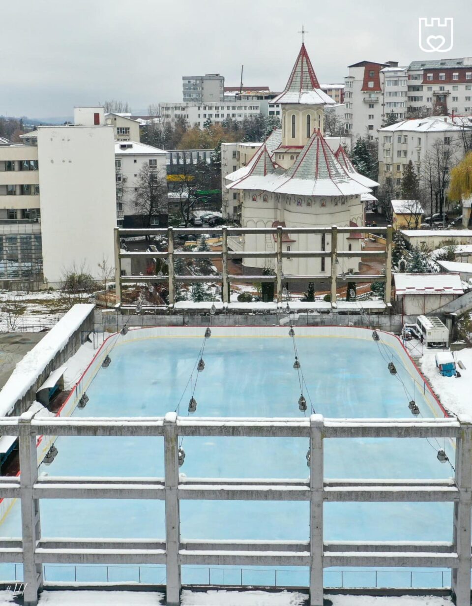 Patinoarul artificial Areni se redeschide de luni, 28 Noiembrie, de Ziua Bucovinei