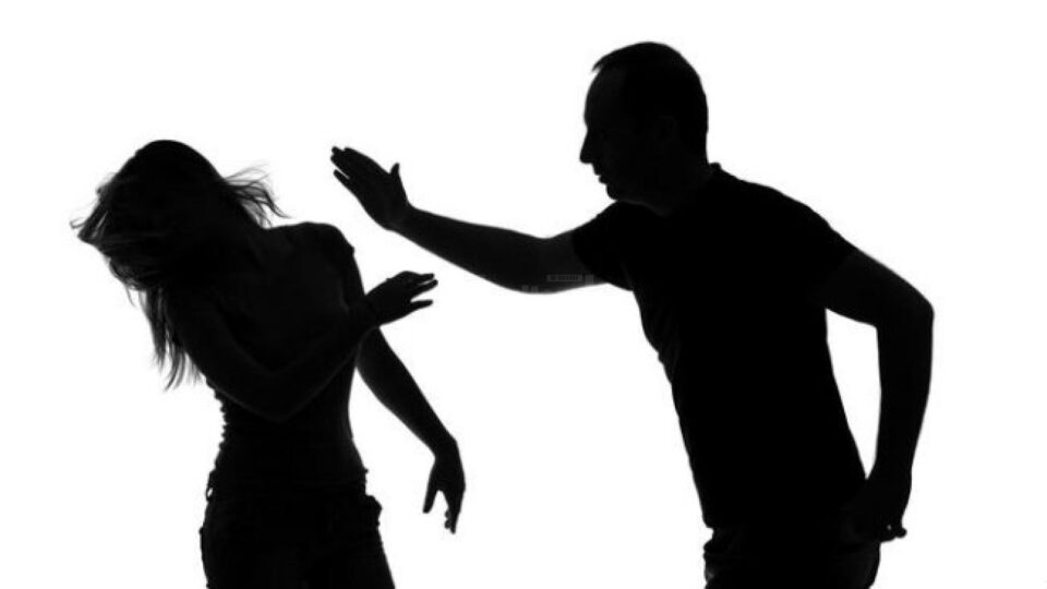 Polițiștii suceveni au intervenit la peste 2.300 de sesizări privind violențe în familie, în zece luni. Foto monitorulcj.ro Polițiștii suceveni au intervenit la peste 2.300 de sesizări privind violențe în familie, în zece luni. Foto monitorulcj.ro