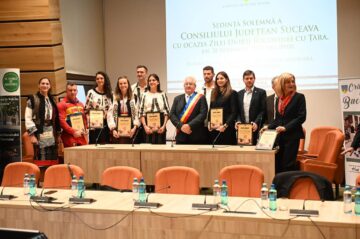 Șase sportivi campioni mondiali și europeni, doi medici și un universitar au primit de Ziua Bucovinei titlul de „Cetățean de Onoare al Județului Suceava”