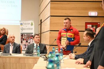 Șase sportivi campioni mondiali și europeni, doi medici și un universitar au primit de Ziua Bucovinei titlul de „Cetățean de Onoare al Județului Suceava”