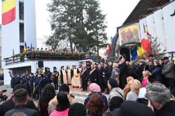 Turnul Unirii, inaugurat de Ziua Bucovinei, în prezența a sute de oameni