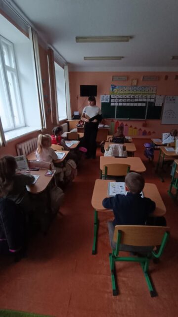 Eforturi mari pentru ca școala să continue