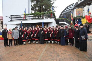 Turnul Unirii, inaugurat de Ziua Bucovinei, în prezența a sute de oameni