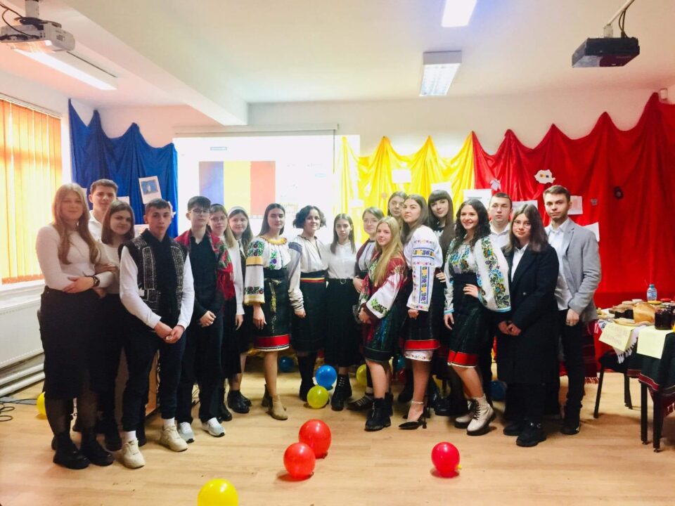 Dezbatere și spectacol de Ziua Bucovinei, la Colegiul „Andronic Motrescu”