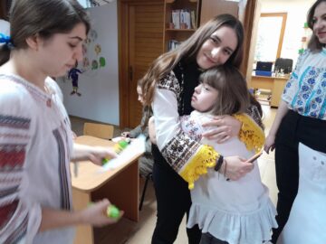 Voluntari din Asociația Tinerilor Ortodocși Suceveni au vizitat copiii bolnavi de la Centrul „Emanuel”