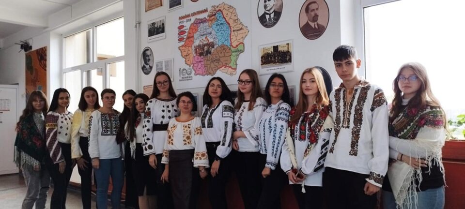 Dezbatere și spectacol de Ziua Bucovinei, la Colegiul „Andronic Motrescu”