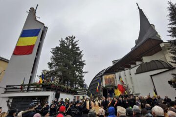 În catedralele eparhiale, bisericile parohiale și mănăstirești din țară și străinătate va fi oficiată slujba de mulțumire pentru libertatea și unitatea neamului românesc