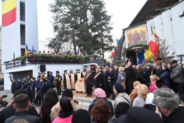 În catedralele eparhiale, bisericile parohiale și mănăstirești din țară și străinătate va fi oficiată slujba de mulțumire pentru libertatea și unitatea neamului românesc