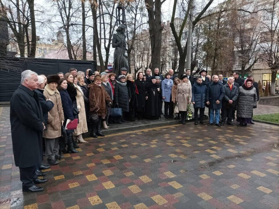 Cu Sfântul Andrei ne-a venit România la Cernăuți