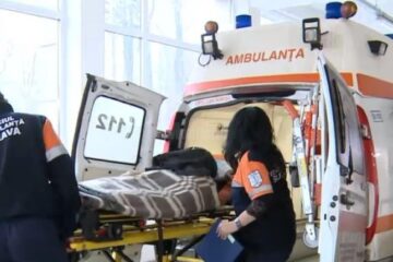 Femeia a fost adusă cu ambulanța la Spitalul Județean Suceava