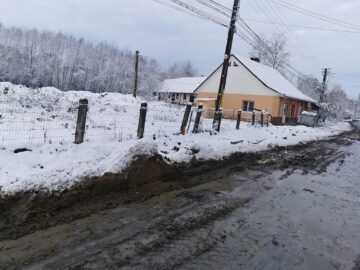 Primăria Siret somează ACET să repare străzile pe care le-a lăsat „ca după război” și să semnalizeze lucrările în curs