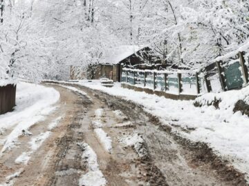 Primăria Siret somează ACET să repare străzile pe care le-a lăsat „ca după război” și să semnalizeze lucrările în curs