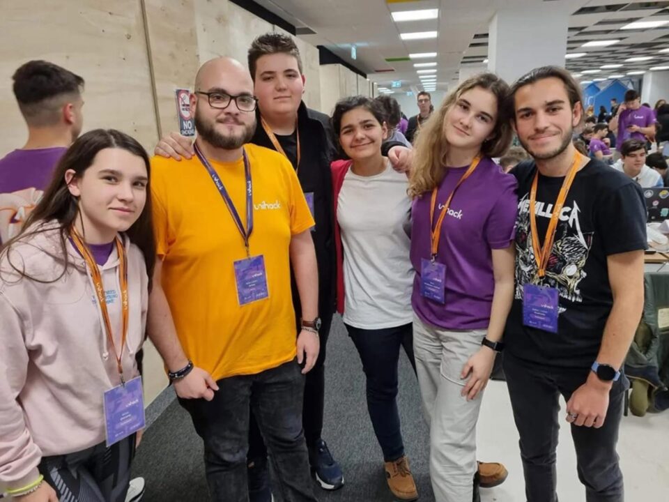 Elevi suceveni, la hackathonul internațional Unihack