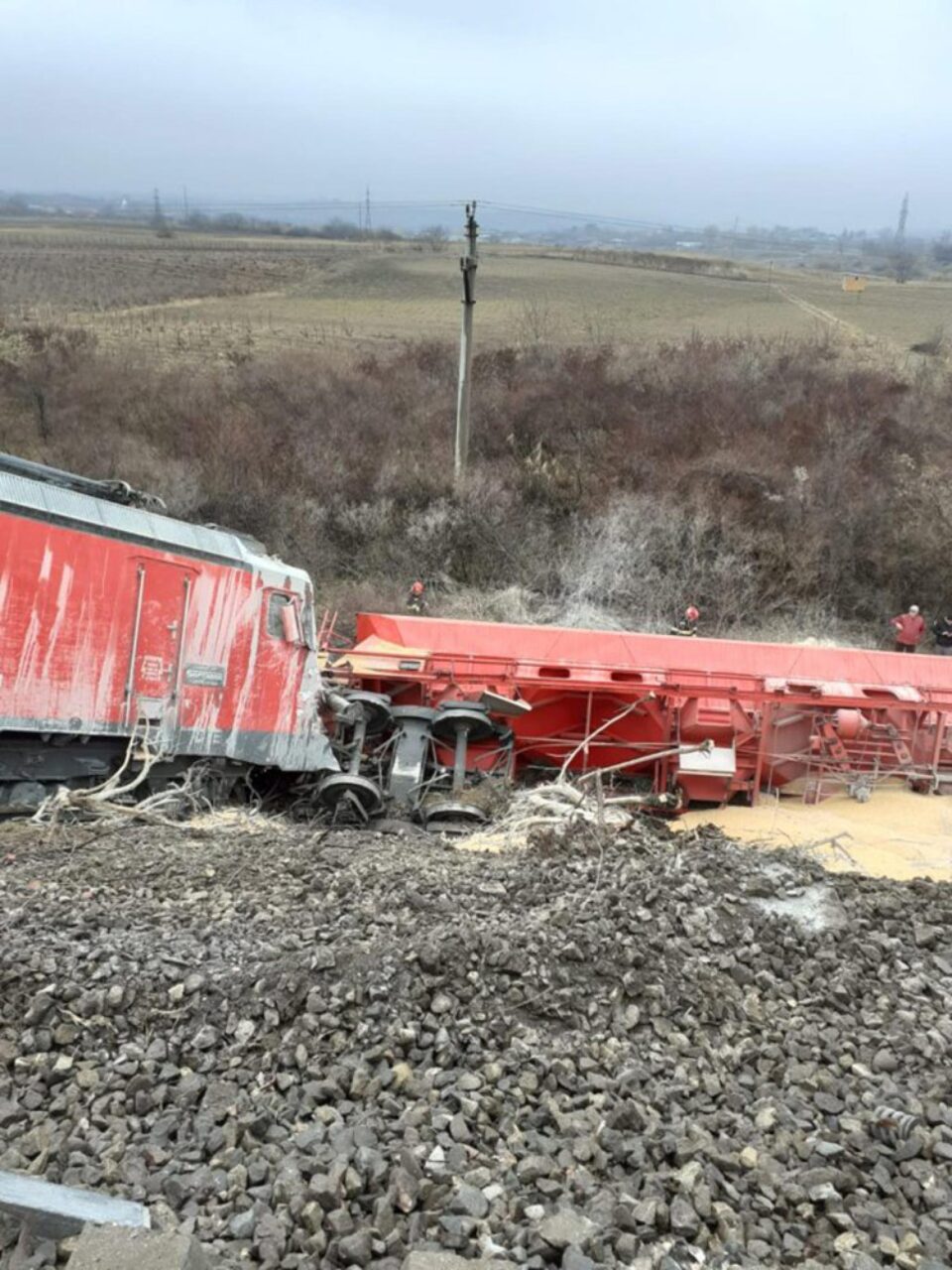Incidentul care a dus la devierea traficului feroviar s-a petrecut pe 1 decembrie, când două trenuri de marfă care transportau cereale s-au ciocnit