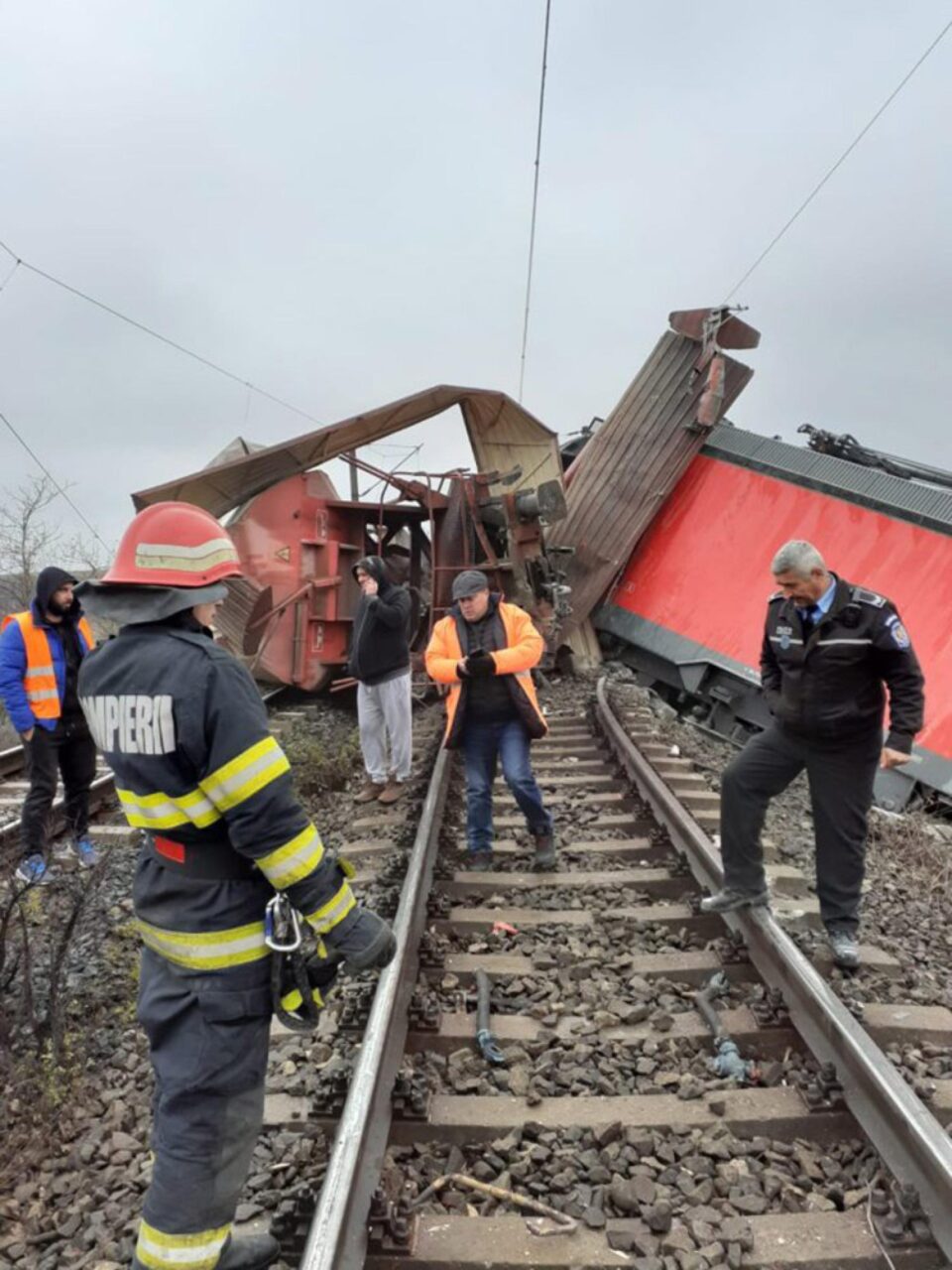 Incidentul care a dus la devierea traficului feroviar s-a petrecut pe 1 decembrie, când două trenuri de marfă care transportau cereale s-au ciocnit Incidentul care a dus la devierea traficului feroviar s-a petrecut pe 1 decembrie, când două trenuri de marfă care transportau cereale s-au ciocnit