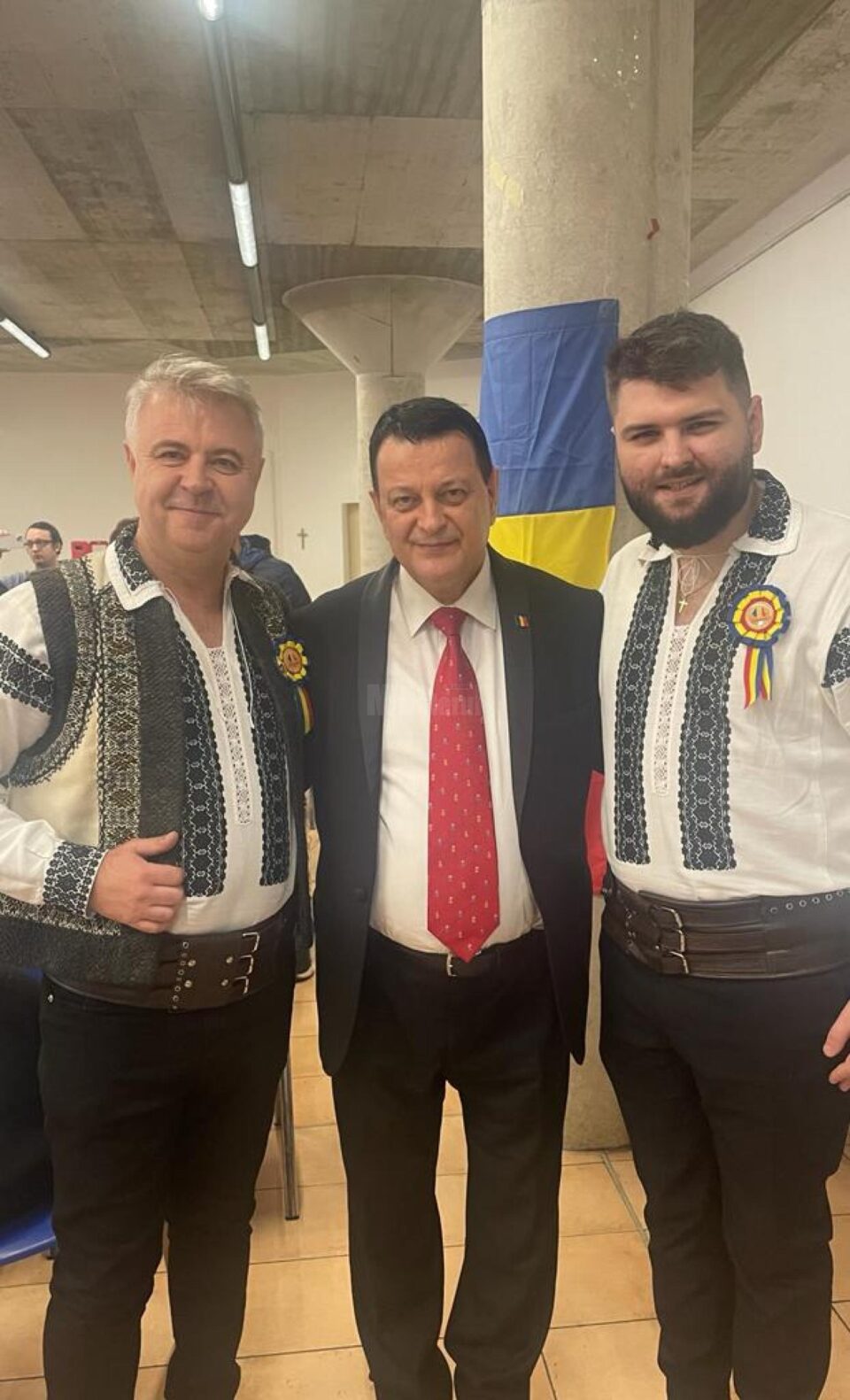 Alături de Consulul General al României Edmond Neagoe