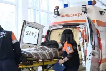 Femeia a fost adusă cu ambulanța la Spitalul Județean Suceava