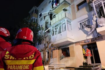 Patru persoane rănite după o explozie într-un apartament din cartierul Burdujeni