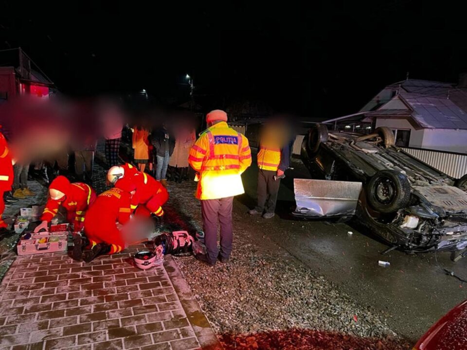 Bărbat mort după ce un autoturism a intrat într-un cap de pod