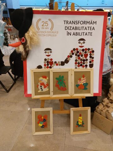 Zeci de produse lucrate cu multă migală de persoane cu nevoi speciale,