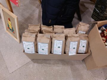 Zeci de produse lucrate cu multă migală de persoane cu nevoi speciale,